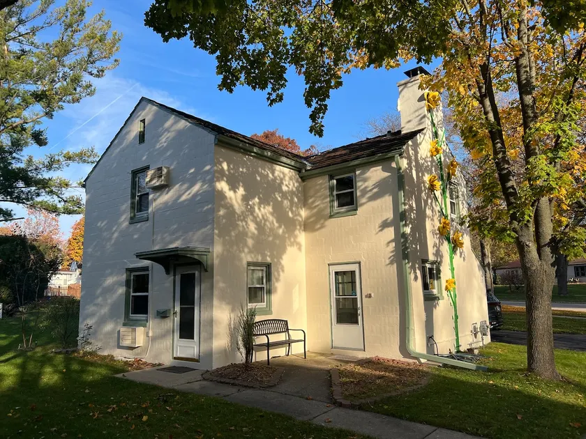 Cozy, historic home in walkable Greendale village - Image 1