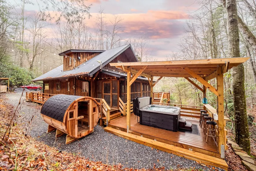 Creekside Hideaway | Hot Tub • Cedar Sauna Spa - Image 1