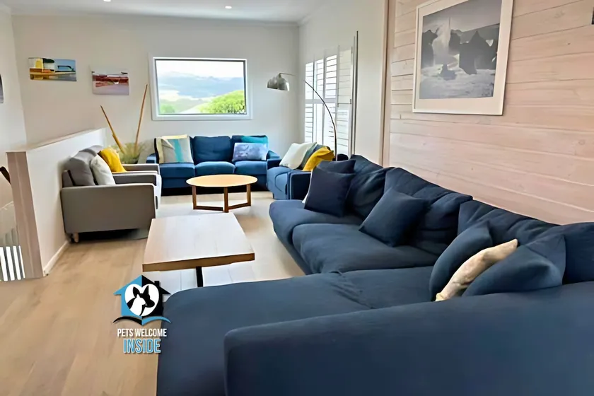Stones Throw to Beach & Chiton Surf Club - Image 1
