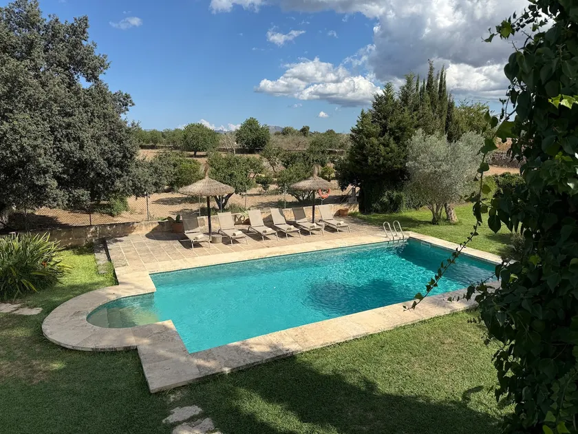 Son Terrola – The Poolside Paradise - Image 1
