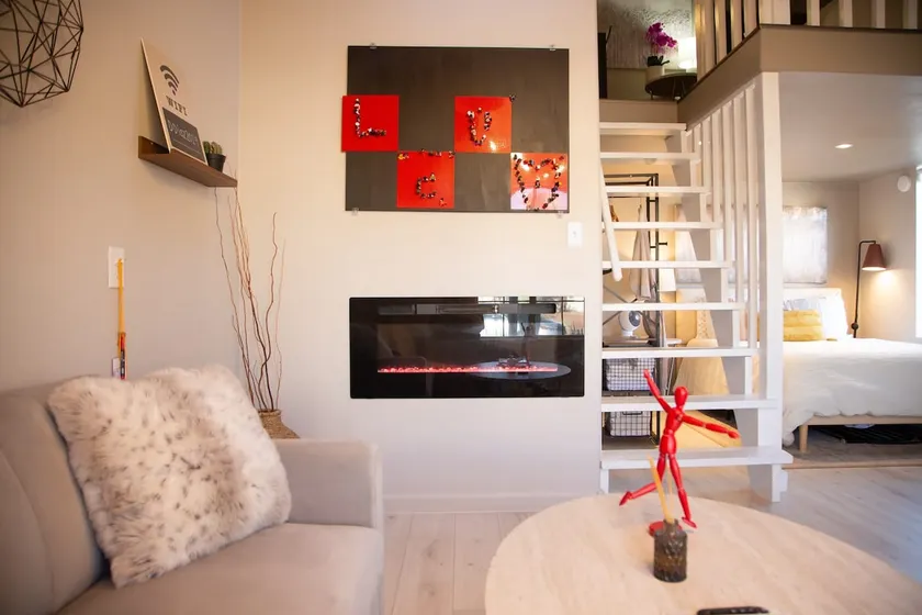 Comfort Stay | Fast WiFi | Extended Stay - Image 1