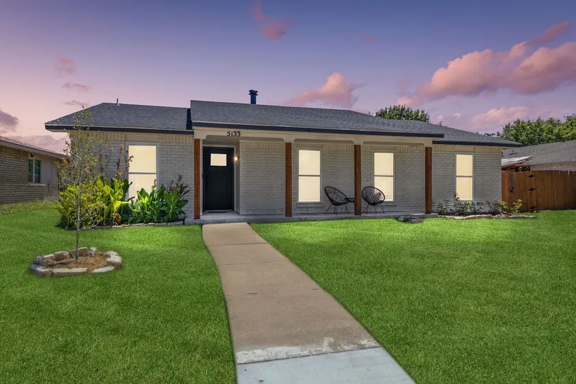Modern Retreat | 4 BR | Centrally Located - Image 1