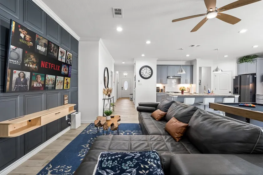 Elegant Living|4 Miles to AT&T Stadium & Six Flags - Image 1