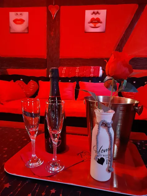 LOVE ROOM Le rouge et noir - Image 1