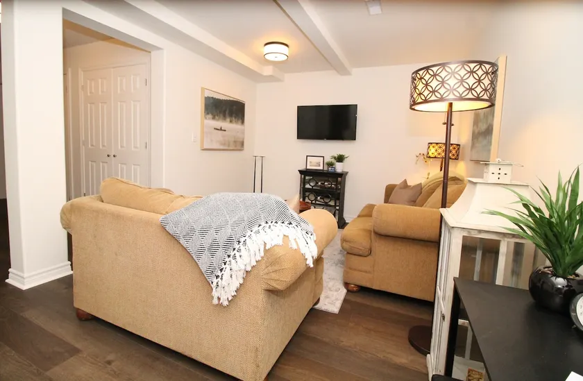 Private Luxury 1 Bedroom Suite - Image 1