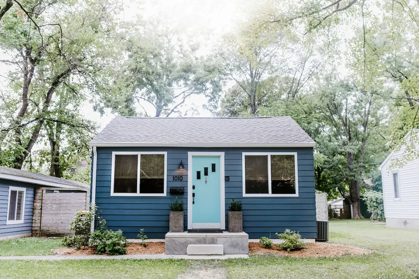 Cozy Cottage : easy + peaceful w/ private backyard - Image 1