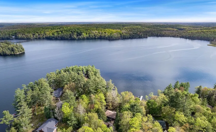 Spacious 4BR Lake House •Sauna•Beach - Image 1