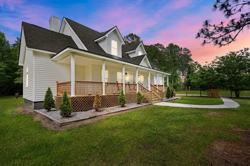 Grandma's Farm on 6 acres with Lighted Barn and River Access - Image 1