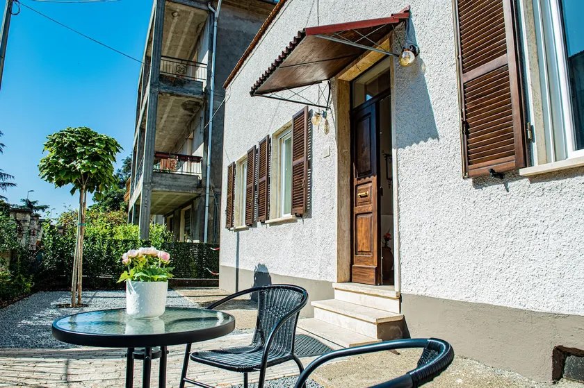 House with Garden between Thermal Baths and Ancient Villages - Image 1