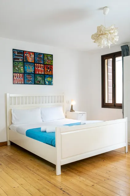 [1 MIN to hospital] - Kingsize Bed + Kitchenette - Image 1