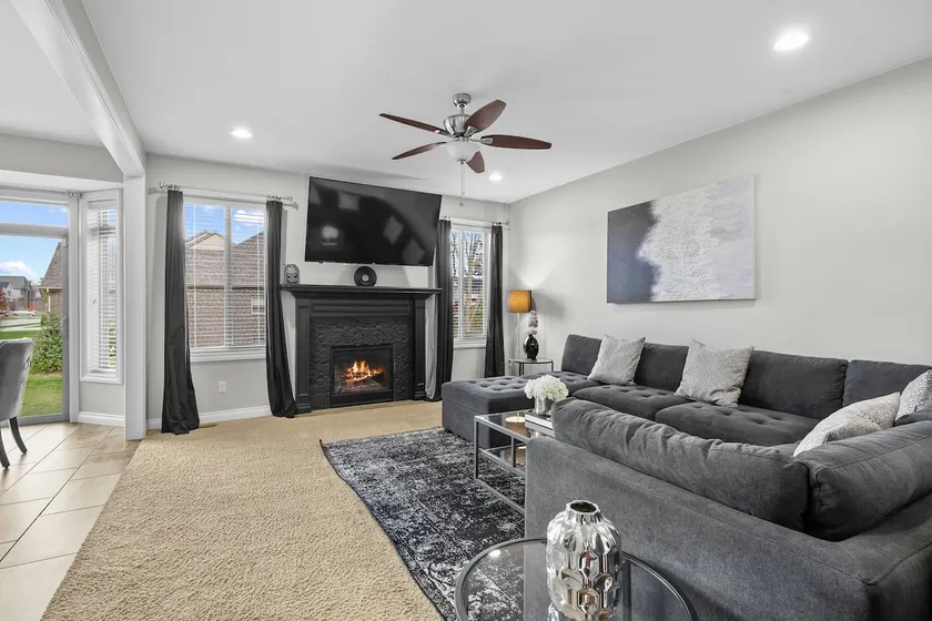 Spacious 5BR Home - 2.5BA & Prime Location. - Image 1