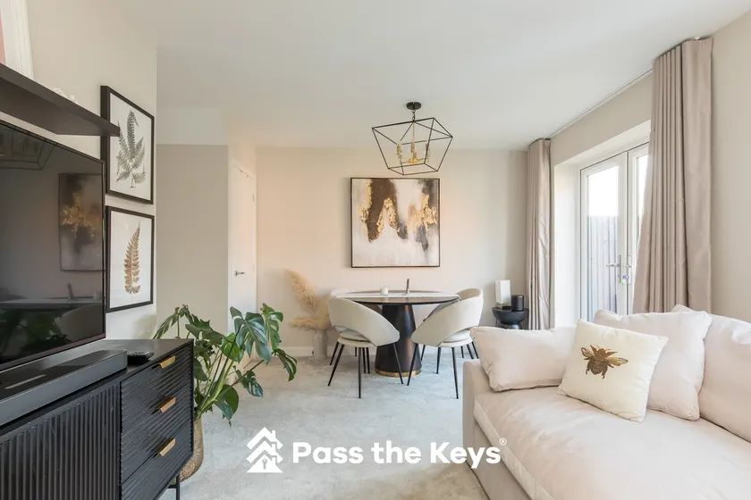 Serene Home in Leafy Warfield w Private Garden - Pass the Keys - Image 1