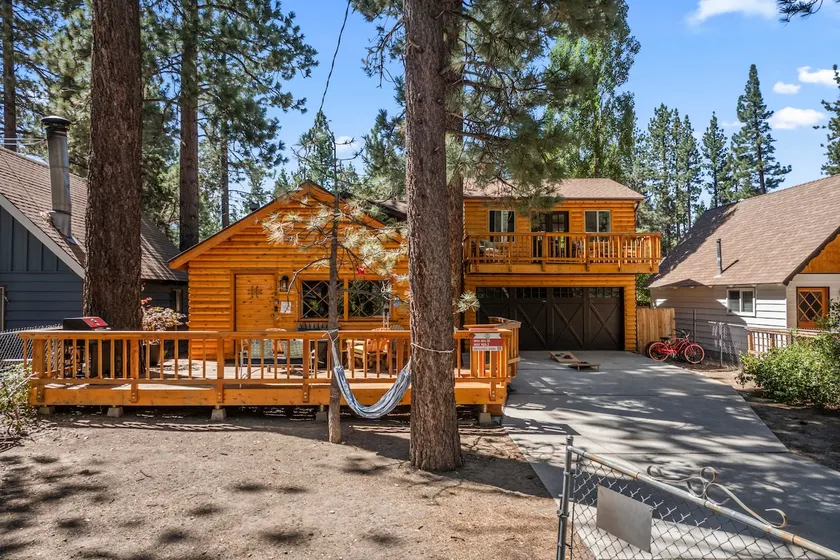 The RobinHood Retreat! A 1 min Walk to SnowPlay! - Image 1