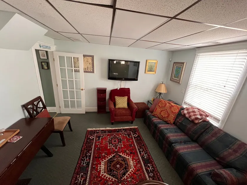 Near Hyde Park Daily, Weekly or Monthly Apartment - Image 1