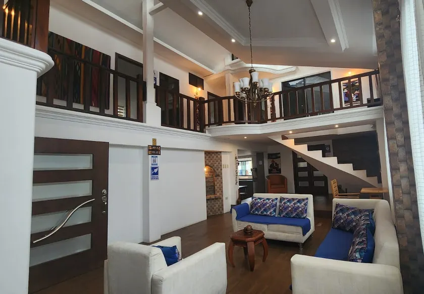 Beautiful and elegant 5-bedroom house for 10 people - Image 1