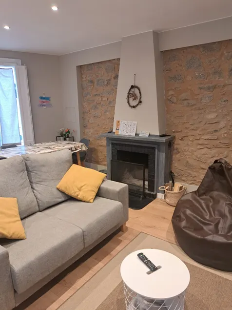 Centro de Camprodon Apartment with Fireplace - Image 1
