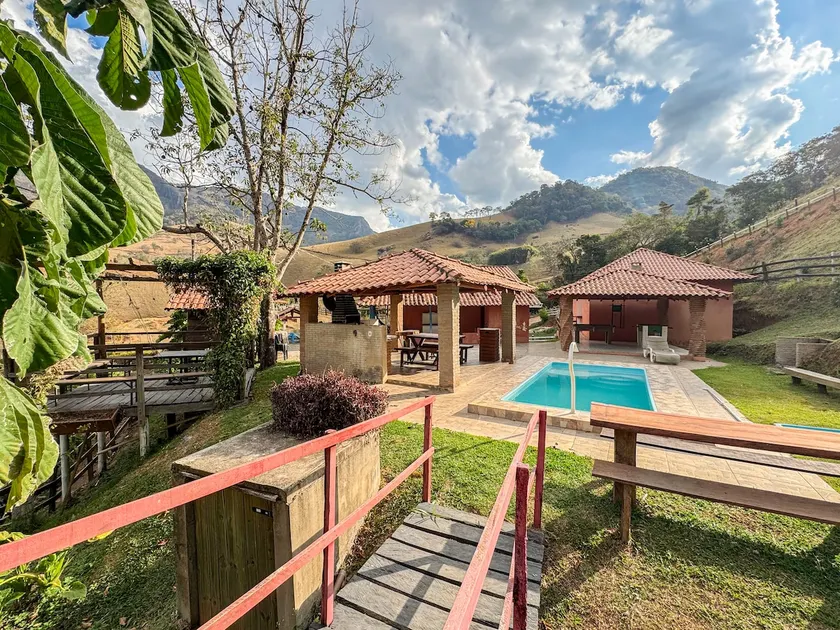 Farm in Piranguçu with Mountain Views - Image 1