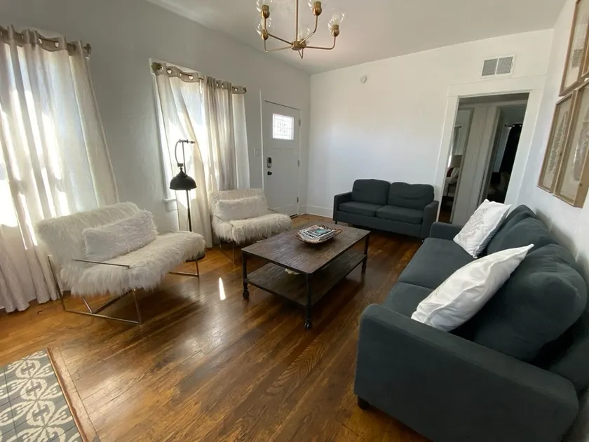 1926 Historic Stunner, Walk to U of A, 2 BR 1 BA - Image 1