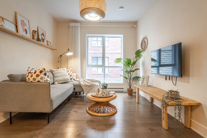 Fantastic Neat 2BR w/Parking, Gym, nr DT&Airport - Image 1