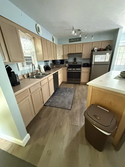 Madison's Manor - Image 1
