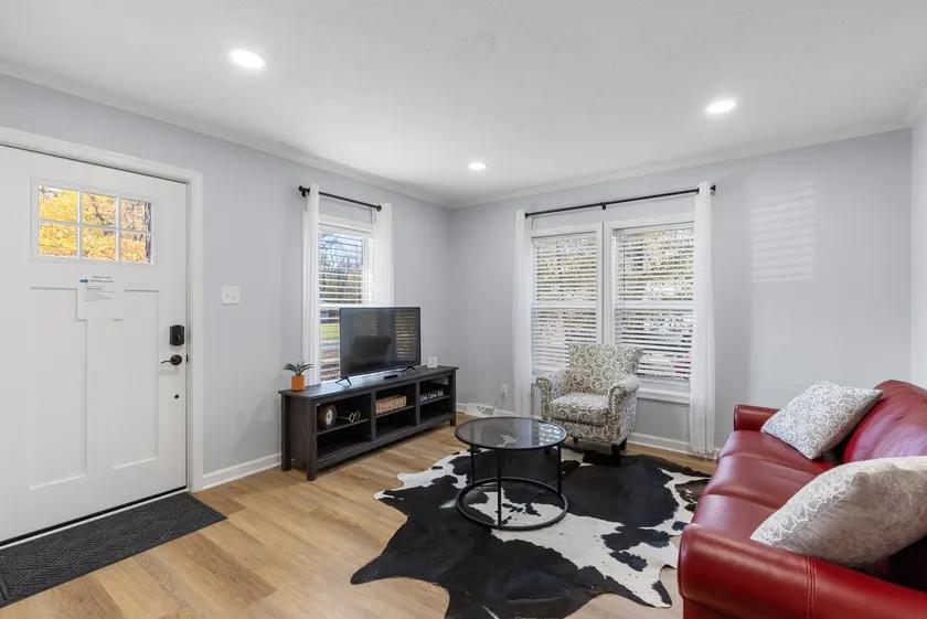 Luxe Cottage - South Chesterfield - Image 1