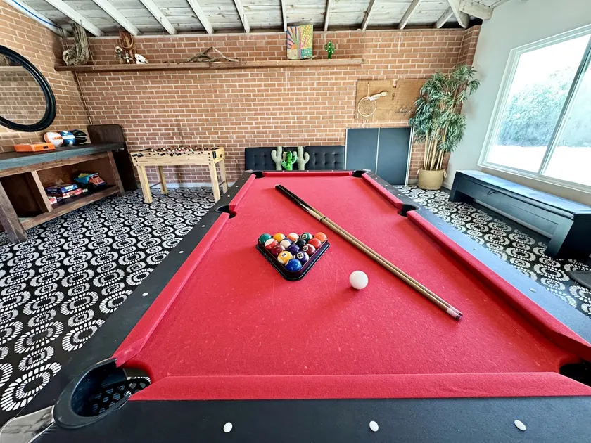 The Fox House: Friends and Family Retreat with Game Room, Pool Table, Volleyball - Image 1