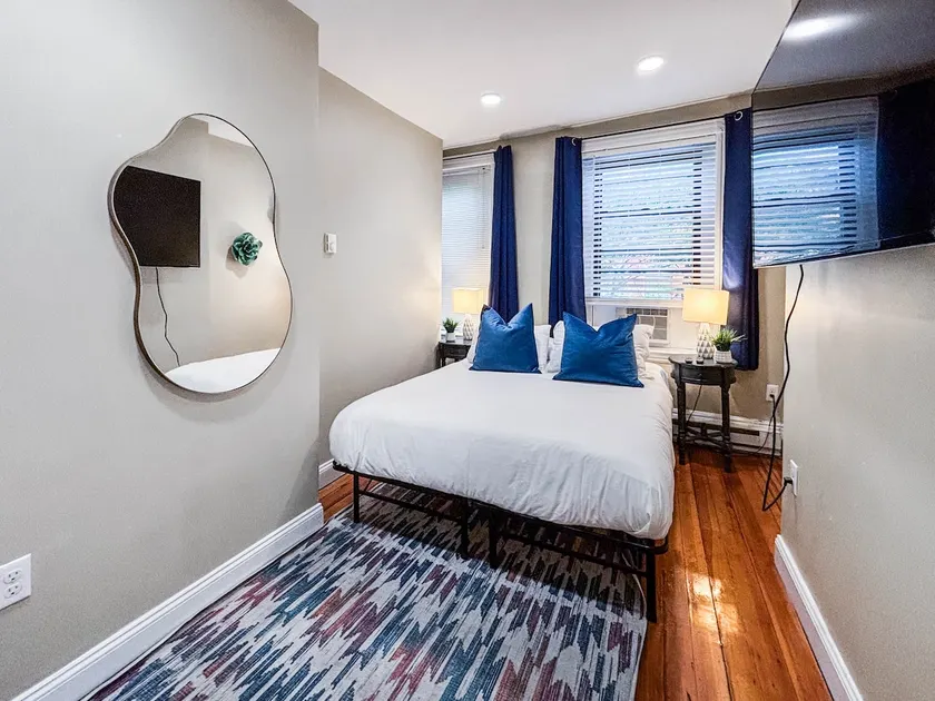 (63-3) Beacon Hill, Location! near MGH &T station! - Image 1