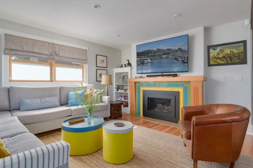Vibrant 1919 bungalow - peaceful oasis, walk to downtown - Image 1