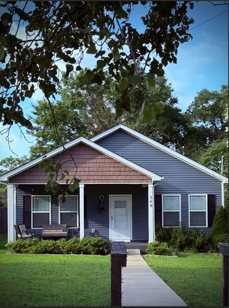 Modern and Charming Cottage - Image 1
