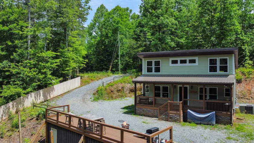 Private Mountain Oasis! Hot tub, Fire Pit & Games! - Image 1
