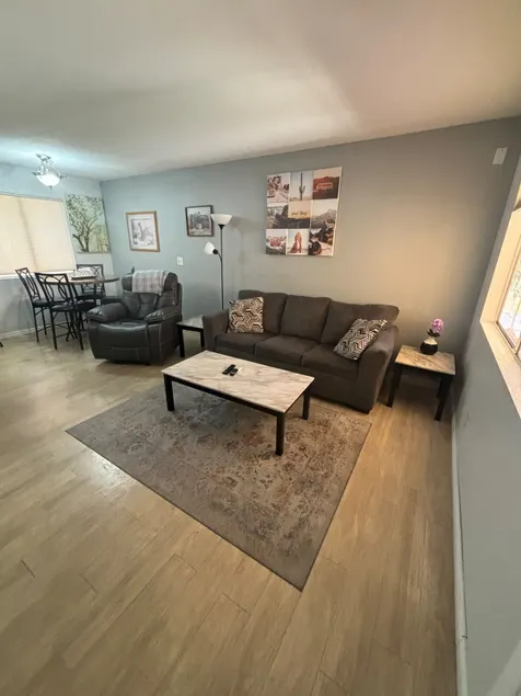Cute 1 bedroom with pool view. - Image 1