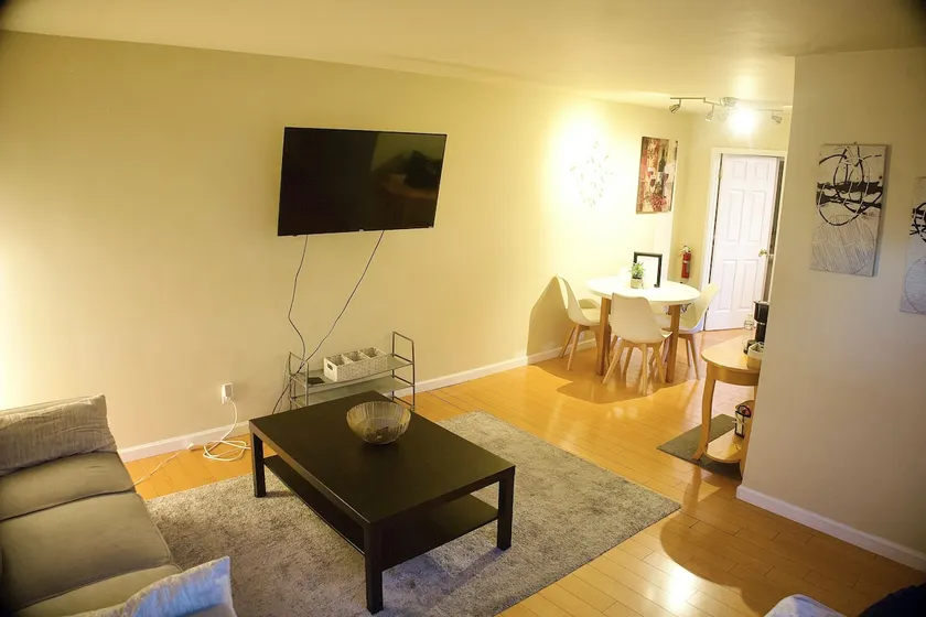Cozy Condo In Prime Location next to the marina - Image 1