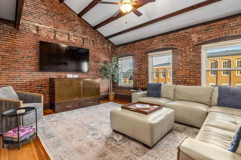 City Loft | Group Getaway | King Downtown Location - Image 1