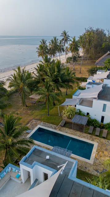 Luxury Ahadi Beachfront Villa Pool & Beach Access - Image 1