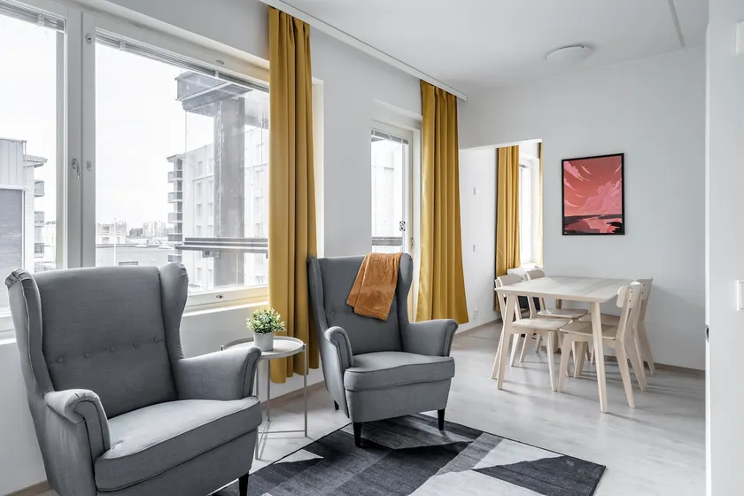 Two bedroom apartment, balcony & parking - Image 1