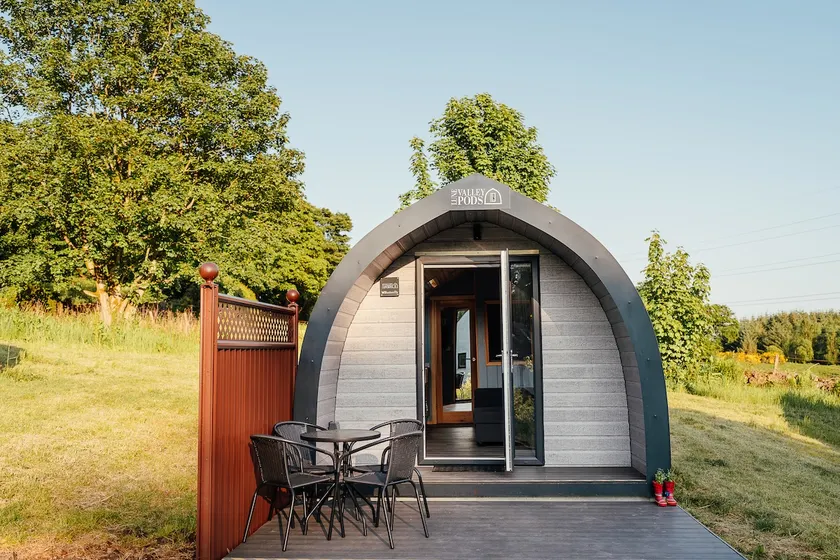 Craigmaddie Glamping - Bee (sleeps 6) - Image 1