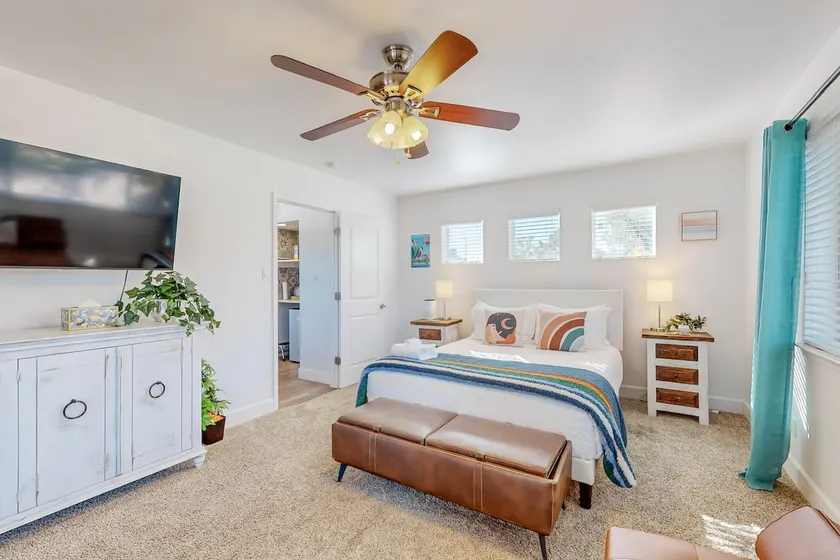 SkyHighCasita Luxury Retreat near UNM with Views! - Image 1