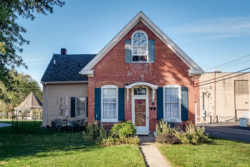 Landmark, Accessible Home in Historic Downtown - Image 1