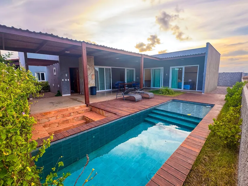 Villa 14 with 3 en-suites and a swimming pool - Image 1