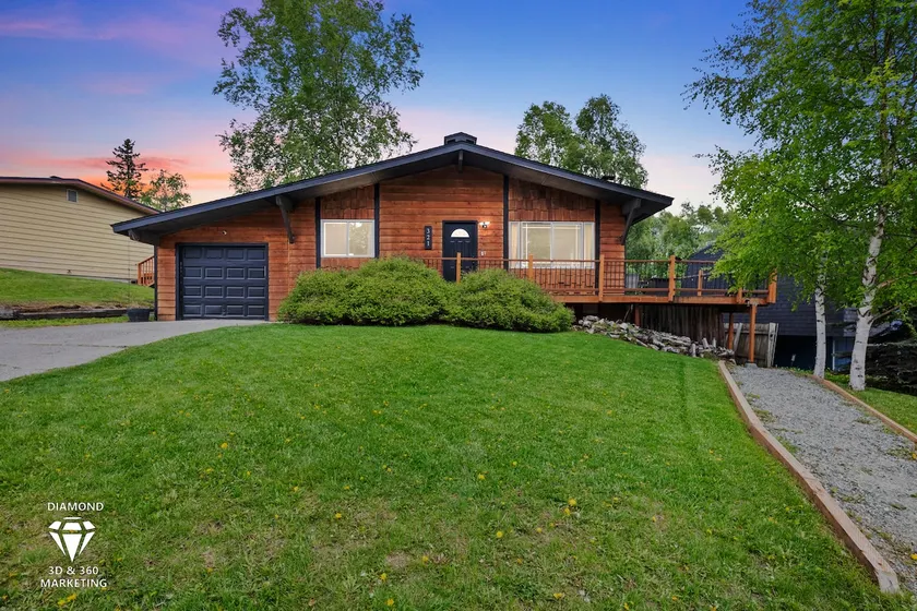 Central Home w/hot tub - Image 1