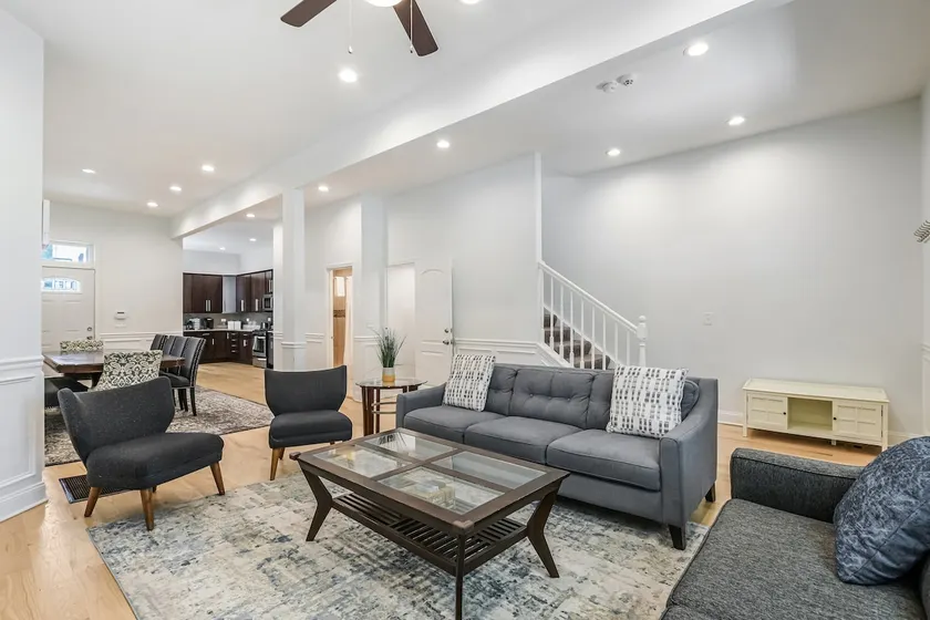 Beautifully Renovated House 10 mins from Downtown - Image 1