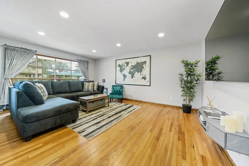 Beautifully home with 5 bedrooms - Image 1