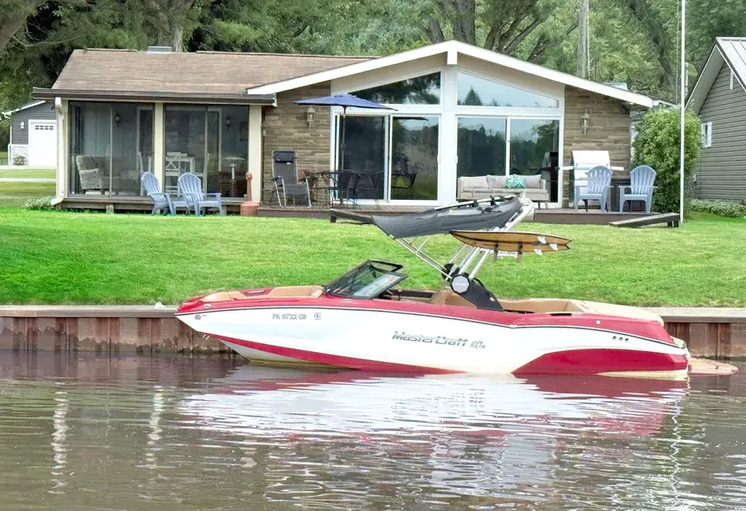 Lakehouse on the Canal - Image 1
