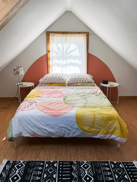Retro artist's loft on Belmont - Image 1