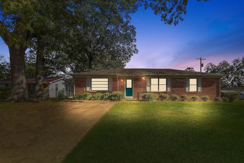 Boat Parking • Fenced Yard • Dog-Friendly Duplex ! - Image 1