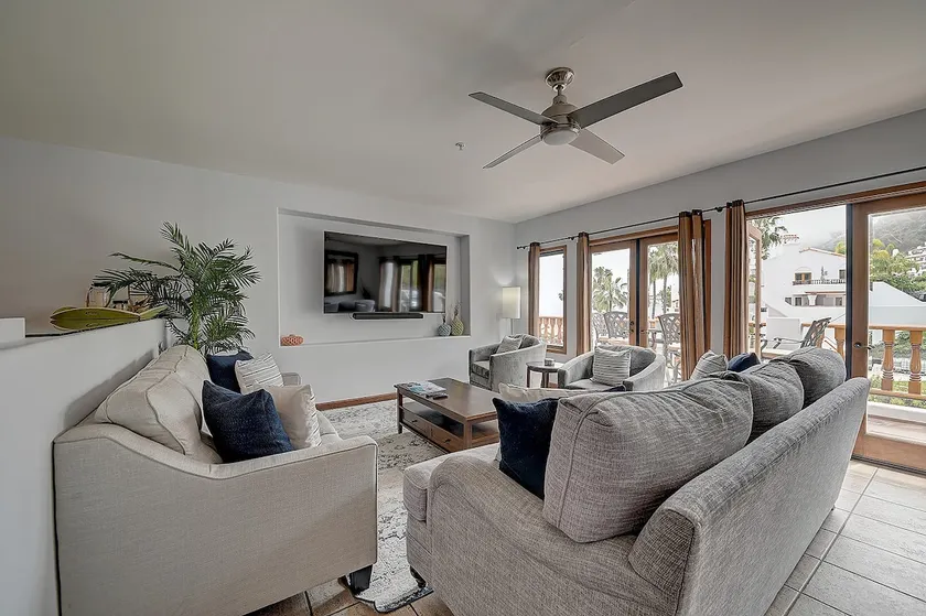 “Island Oasis + AC” Hamilton Cove - Image 1