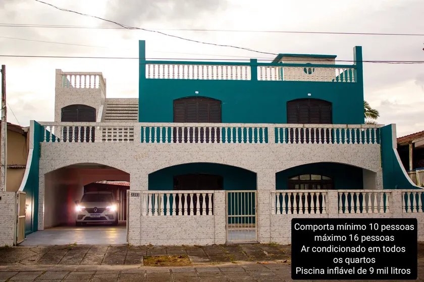 Seaside Townhouse with Pool - Image 1