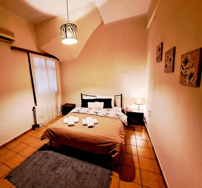 House with courtyard, metro (5 min.) Promenade - Image 1