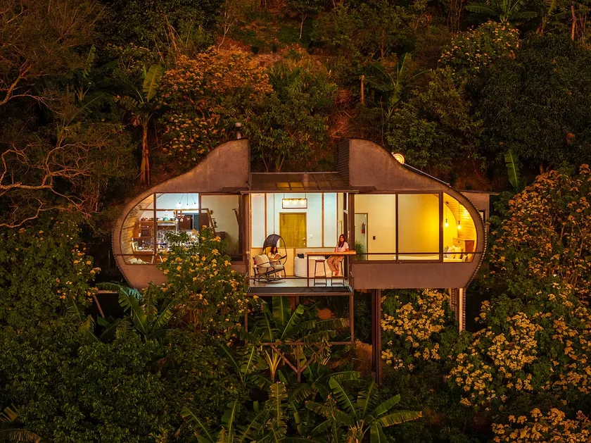 Luxury Stay with Panoramic Views - Image 1