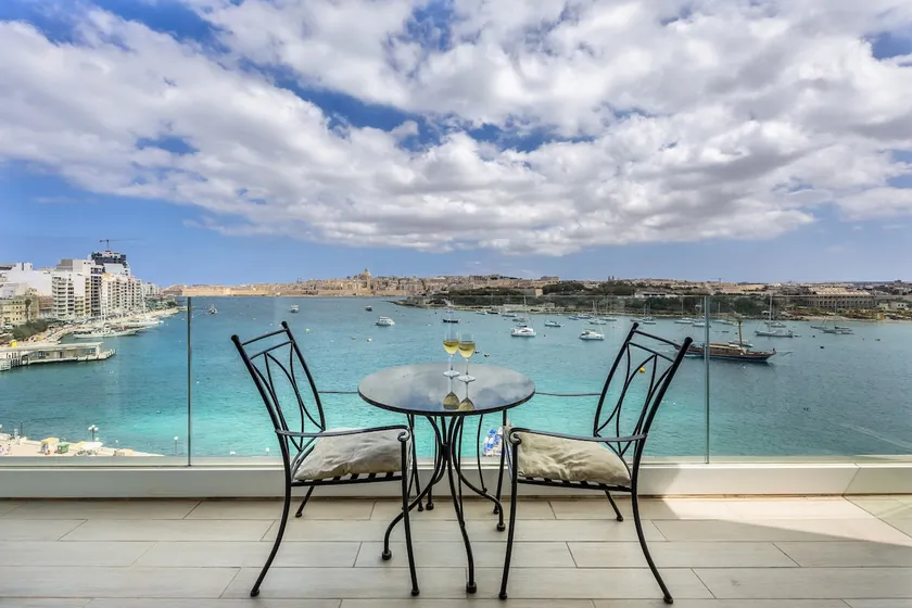 Avalon by the Sea - A Breath of Oceanfront Luxury - Image 1
